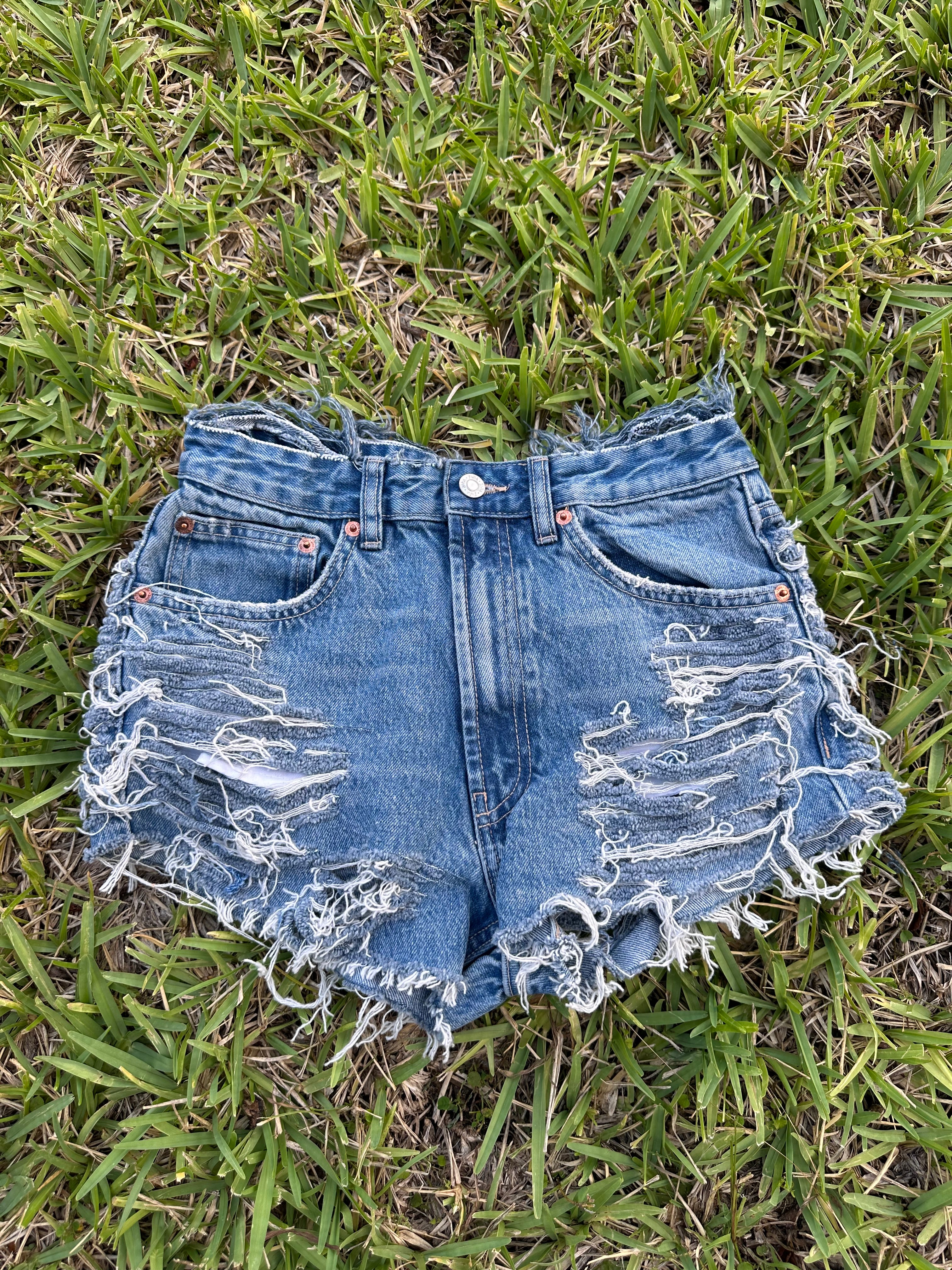 1 of 1 Shorts - Size 6