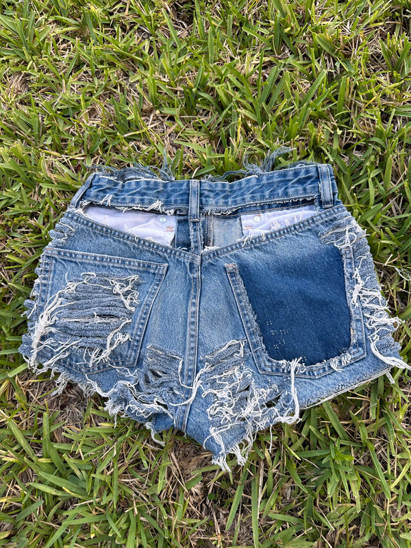 1 of 1 Shorts - Size 6