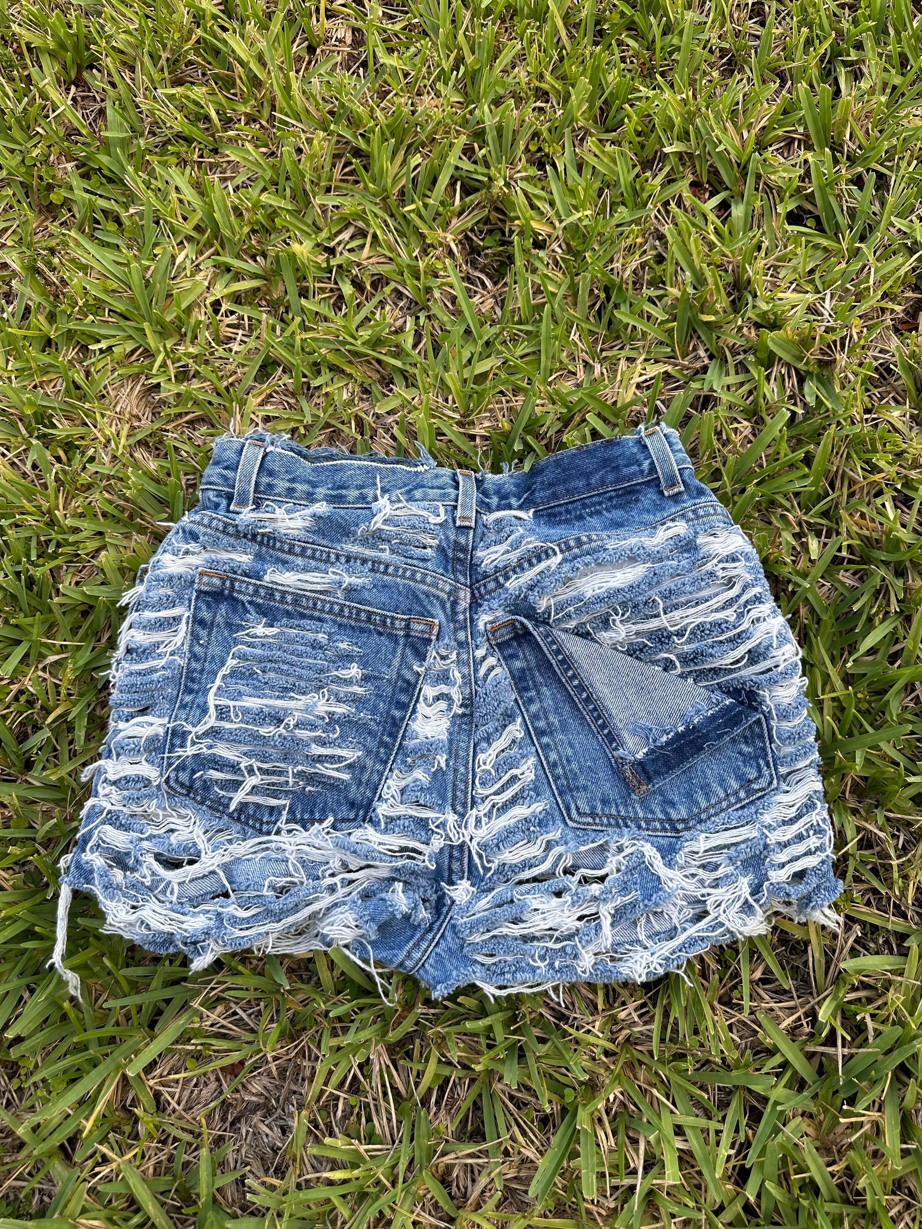 1 of 1 Shorts - Size 6