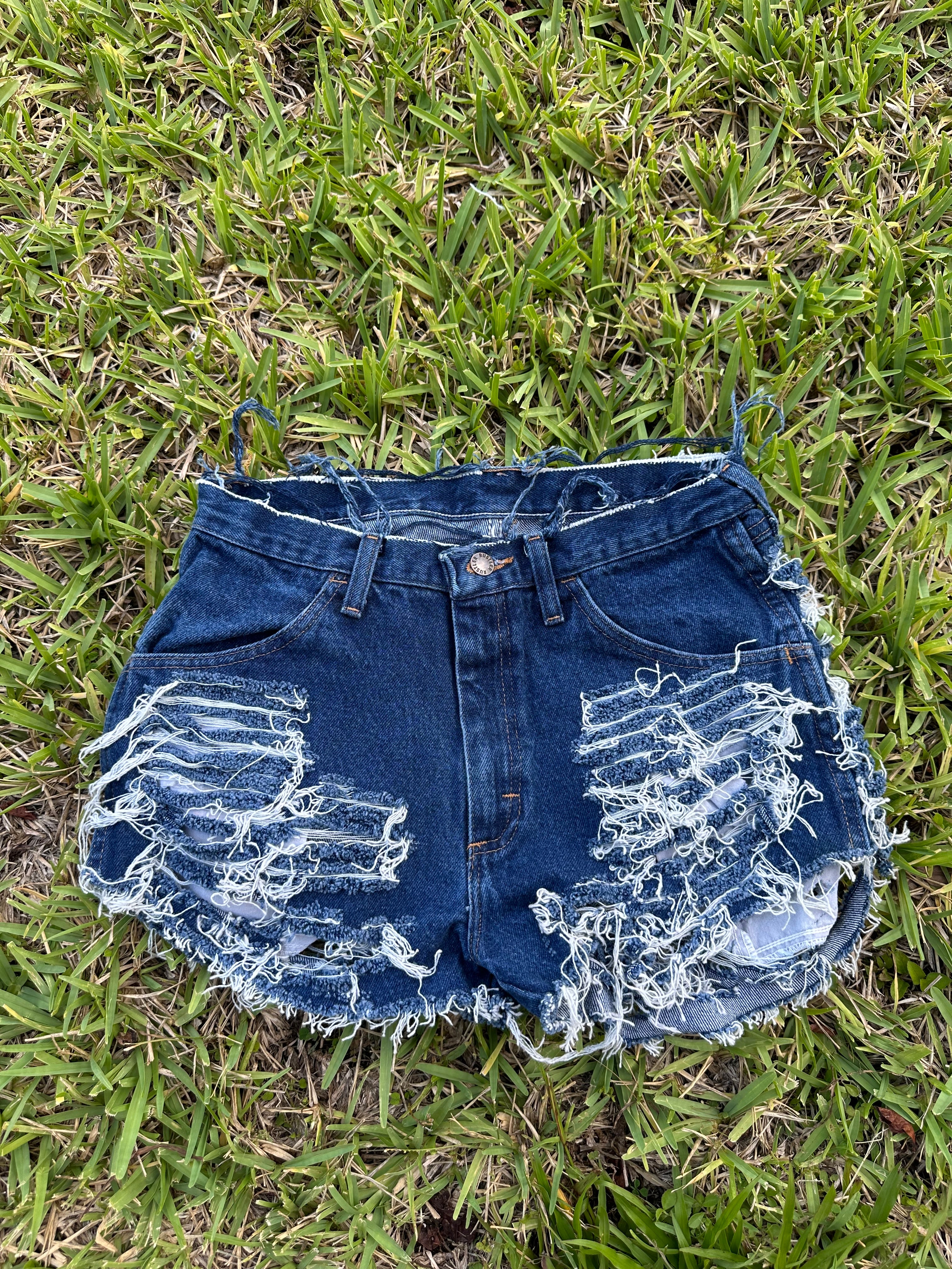 1 of 1 Shorts - Size 31